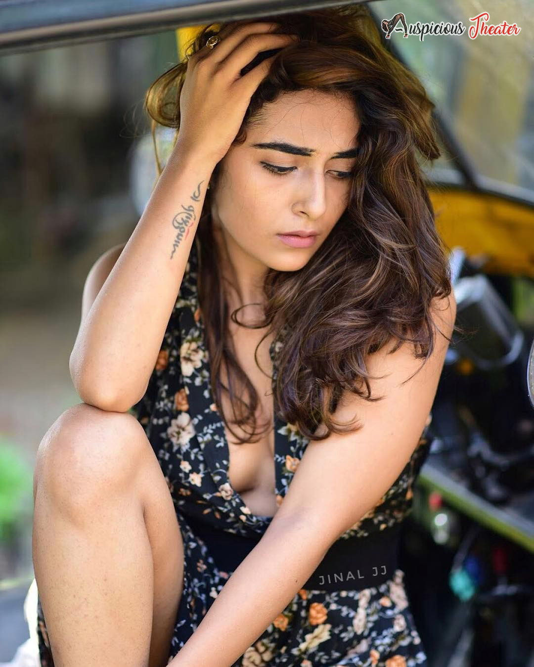 Hot Jinal Joshi HD images - Bikini photos Jinal Joshi - swimwear photos of Jinal Joshi - glamours Jinal Joshi photos - cleavage photos of Jinal Joshi