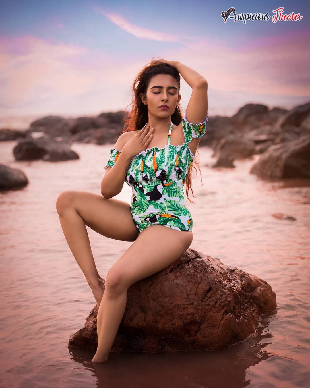 Hot Jinal Joshi HD images - Bikini photos Jinal Joshi - swimwear photos of Jinal Joshi - glamours Jinal Joshi photos - cleavage photos of Jinal Joshi