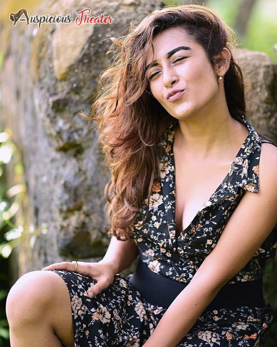 Hot Jinal Joshi HD images - Bikini photos Jinal Joshi - swimwear photos of Jinal Joshi - glamours Jinal Joshi photos - cleavage photos of Jinal Joshi