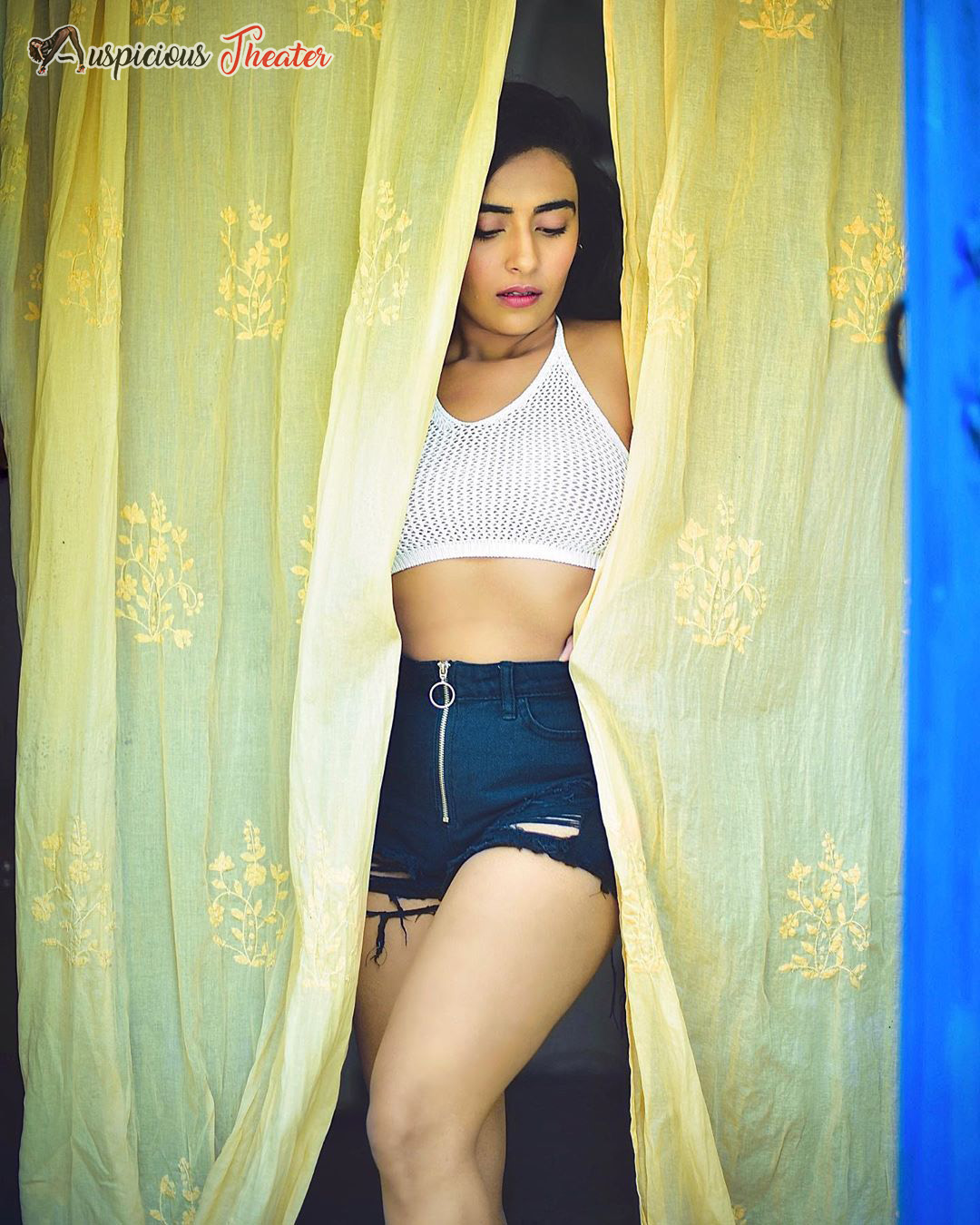 Hot Jinal Joshi HD images - Bikini photos Jinal Joshi - swimwear photos of Jinal Joshi - glamours Jinal Joshi photos - cleavage photos of Jinal Joshi