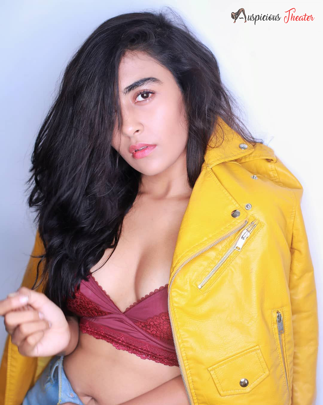 Hot Jinal Joshi HD images - Bikini photos Jinal Joshi - swimwear photos of Jinal Joshi - glamours Jinal Joshi photos - cleavage photos of Jinal Joshi