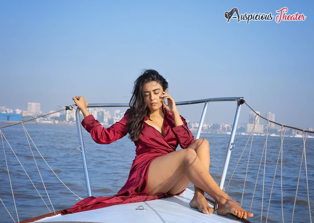 Hot Jinal Joshi HD images - Bikini photos Jinal Joshi - swimwear photos of Jinal Joshi - glamours Jinal Joshi photos - cleavage photos of Jinal Joshi