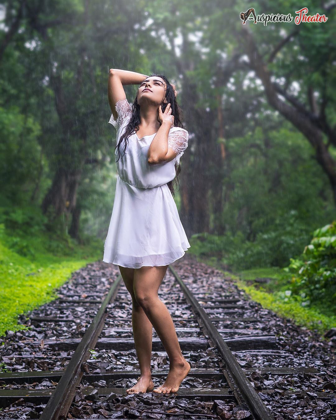 Hot Jinal Joshi HD images - Bikini photos Jinal Joshi - swimwear photos of Jinal Joshi - glamours Jinal Joshi photos - cleavage photos of Jinal Joshi