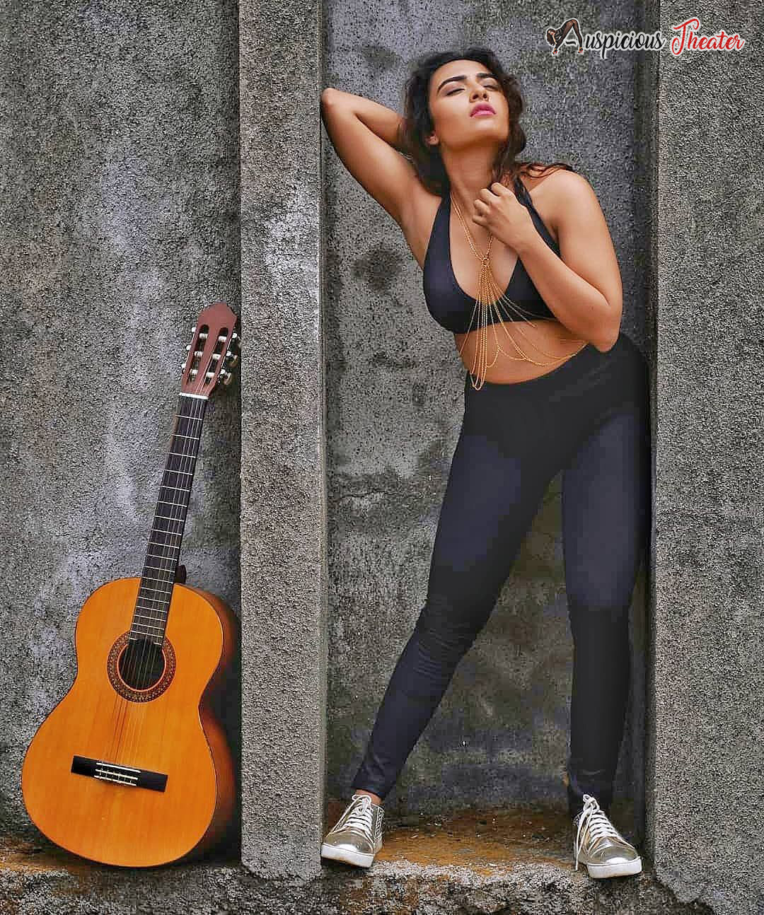 Hot Jinal Joshi HD images - Bikini photos Jinal Joshi - swimwear photos of Jinal Joshi - glamours Jinal Joshi photos - cleavage photos of Jinal Joshi