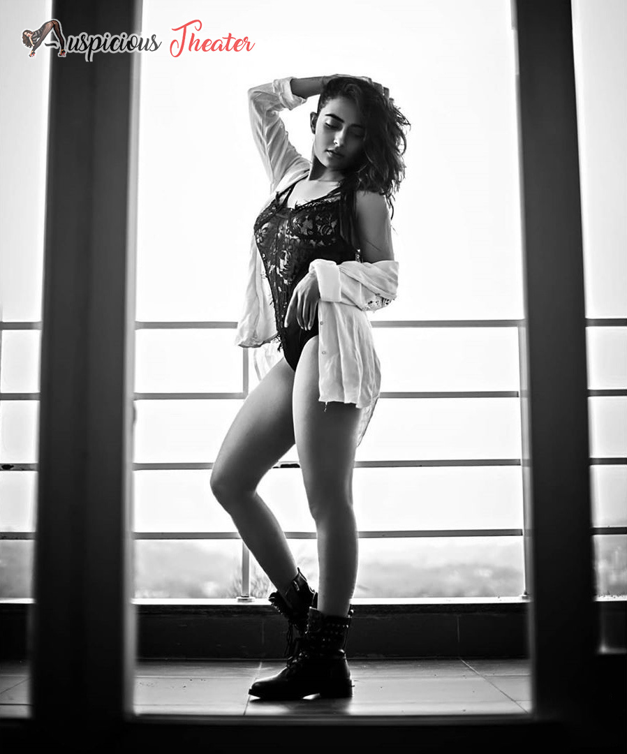 Hot Jinal Joshi HD images - Bikini photos Jinal Joshi - swimwear photos of Jinal Joshi - glamours Jinal Joshi photos - cleavage photos of Jinal Joshi