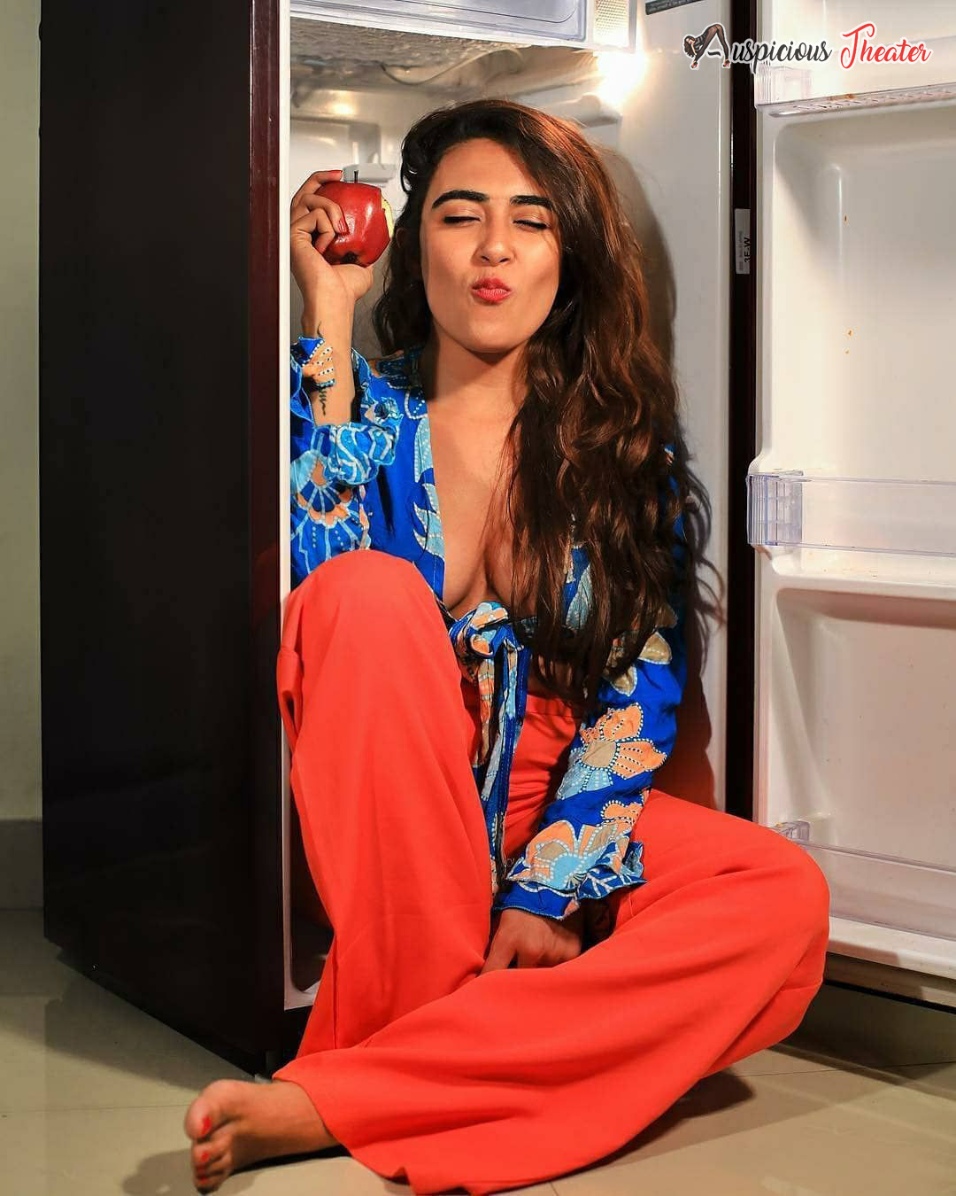 Hot Jinal Joshi HD images - Bikini photos Jinal Joshi - swimwear photos of Jinal Joshi - glamours Jinal Joshi photos - cleavage photos of Jinal Joshi