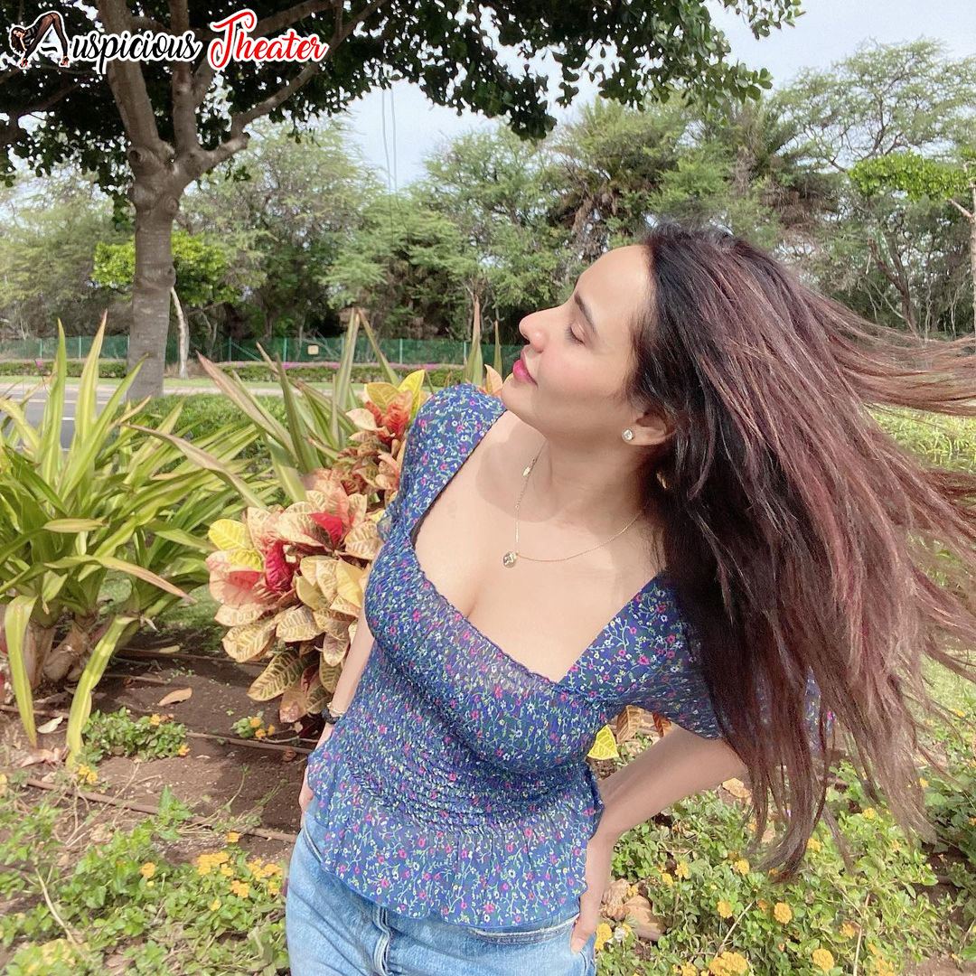 Neha Sharma Nude - Neha Sharma Instagram - Sexy Women of India - Hottest Women in India - Indian Sexy Lady - Indian Sexy Female - Auspicious Theater