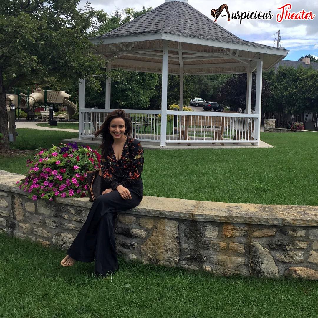 Neha Sharma Nude - Neha Sharma Instagram - Sexy Women of India - Hottest Women in India - Indian Sexy Lady - Indian Sexy Female - Auspicious Theater